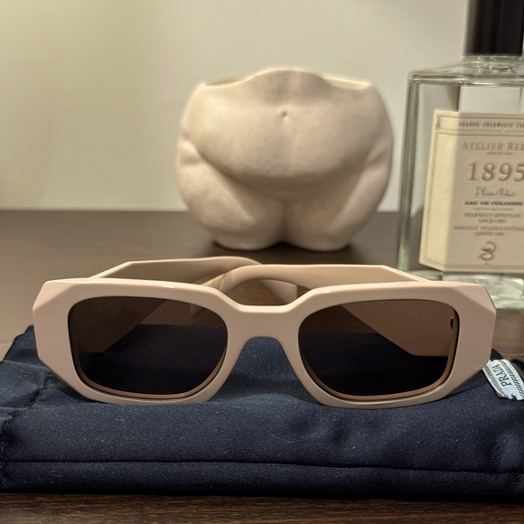 Runway 49mm Rectangular Sunglasses - Picture 1 of 14